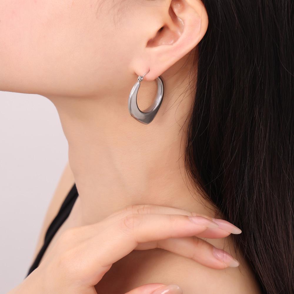 European-American Style Geometric Gold-Plated Titanium Steel U-Shaped Earrings for Women