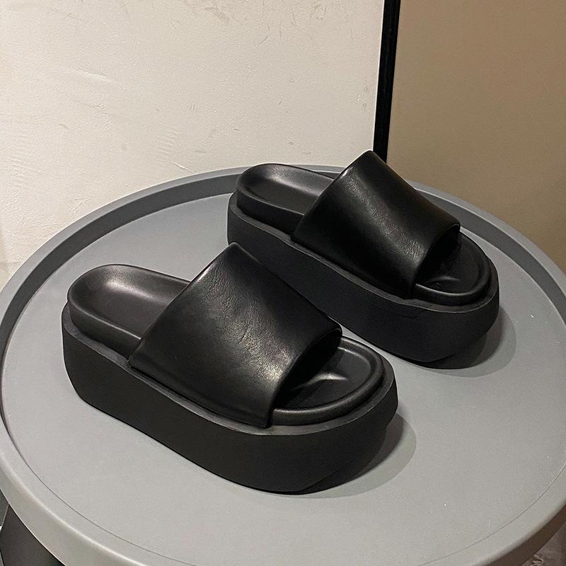 Dicke Sohle Keilabsatz Kleine Hausschuhe Damen Außenbekleidung 2025 Sommer Neue Mode Vielseitige Lässige Wort Strandsandalen