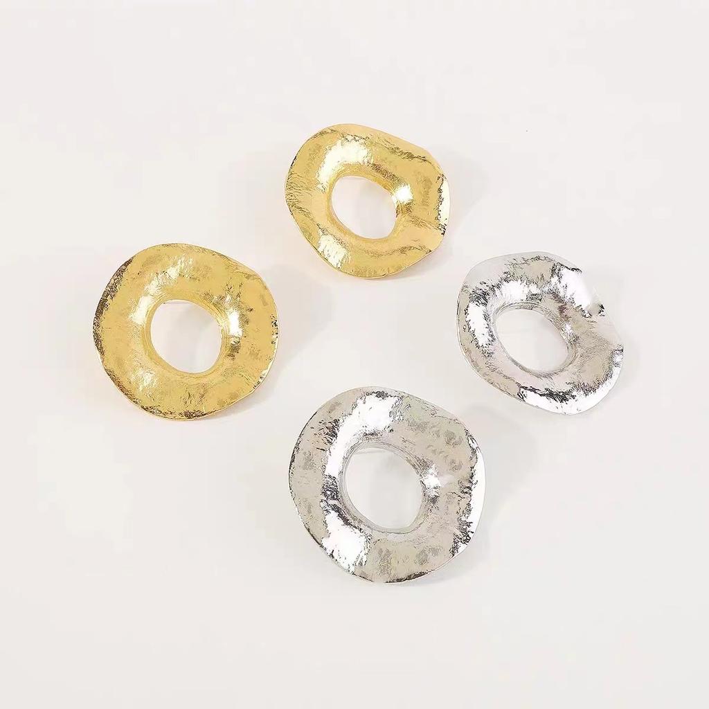 Metal Earrings for Women's High-end Sense, Large Circle, Exaggerated Style, Personalized Simple Design Sense, Fashionable Earrings.