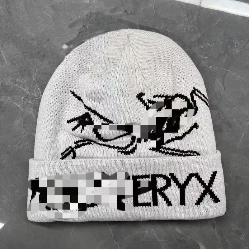 

Осінньо-зимові нові шапки, універсальні шапки, в язані шапки, вишиті теплі шапки, вовняні шапки