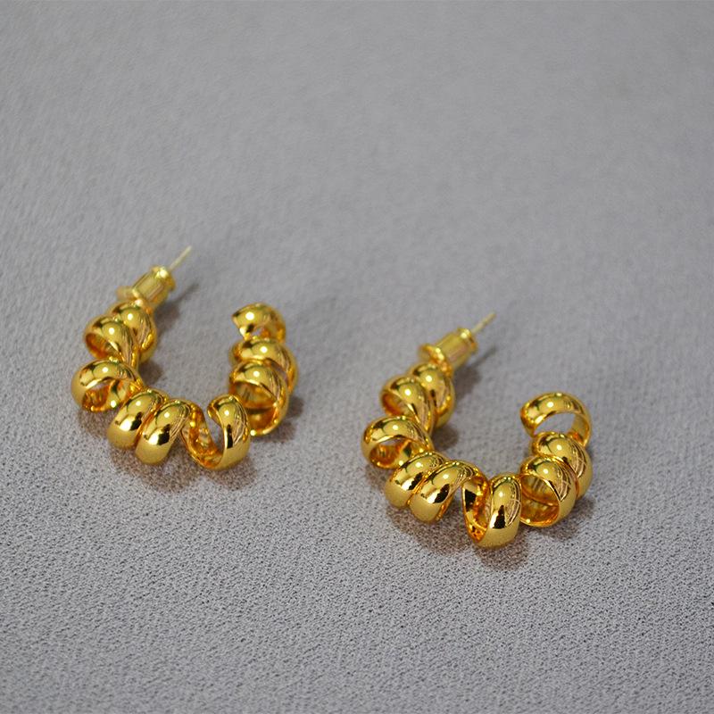 

Трендовые серьги-пусеты в виде спирали/телефонного шнура на осень/зиму, латунь с золотым покрытием, стержни из серебра 925 пробы для женщин. золотой