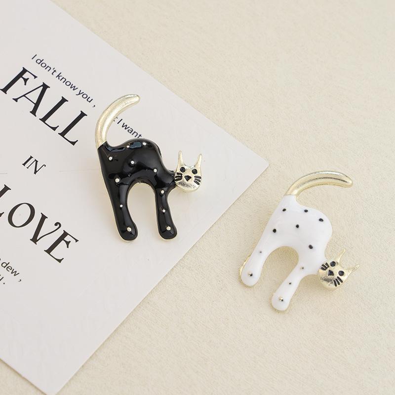 Creative Black White Enamel Cat Brooches For Women Girls Fashion Cartoon Cute Kitten Animal Brooch Clothing Accessories Jewelry