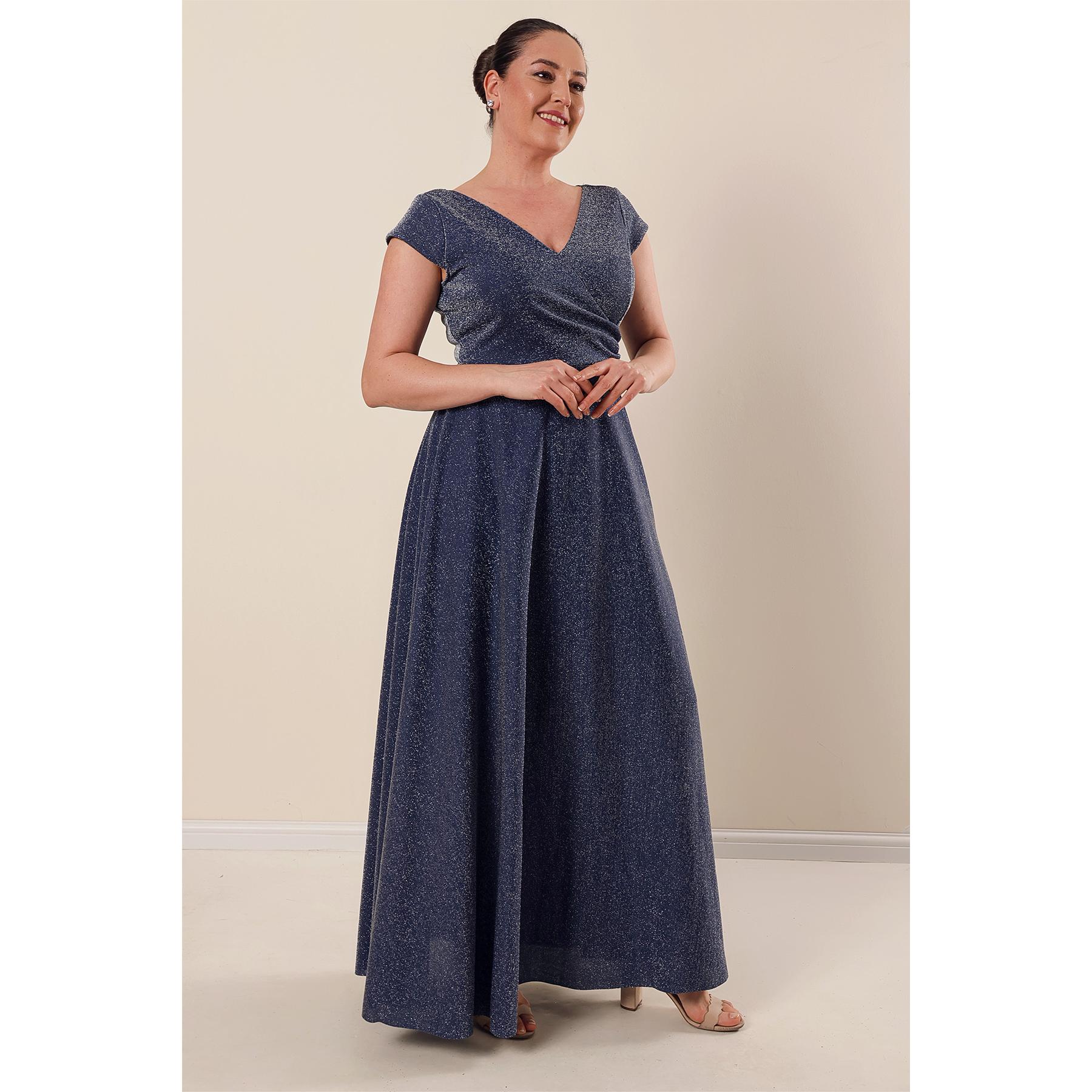 

Длинное серебристое платье больших размеров с V-образным вырезом спереди и сзади на подкладке с полулунным рукавом