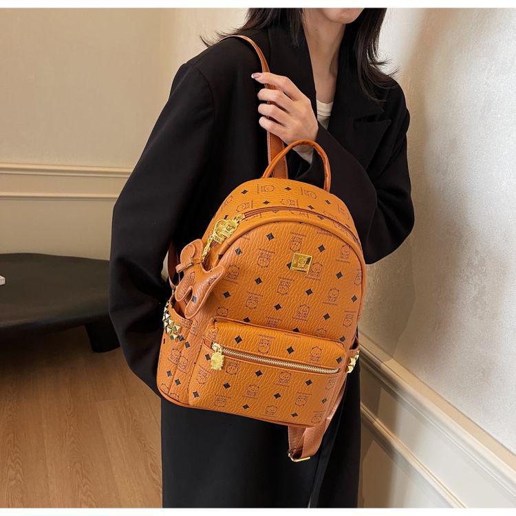 

Новогодний дорожный рюкзак: Нишевый кожаный школьный портфель с высококлассной модой и большой вместимостью Bag only, no accessory коричневый