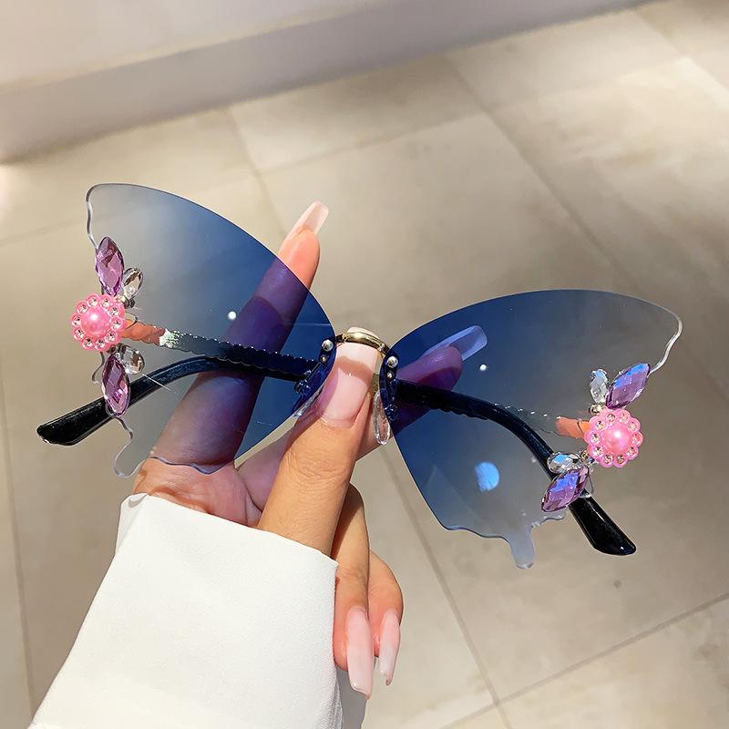 Luxury Designer Style Style Rimless Diamond Flower Butterfly Sun Glasses Glasses Ladies For Female Trendy Classic Party Travel Punk Sun Eyeglasses