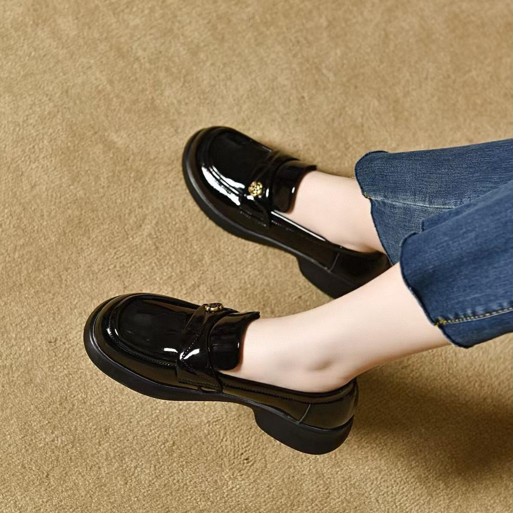 Round head women's new autumn patent leather flat-bottomed one-pedal single shoes, four-season commuting women's small leather shoes
