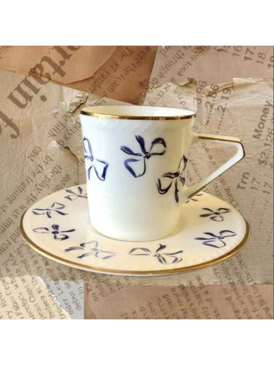 

Элегантный фиолетовый кофейный набор YSL с бантом, винтажная костяная чашка и блюдце, украшенные золотыми рельефными деталями по краю, романтический подарок. белый