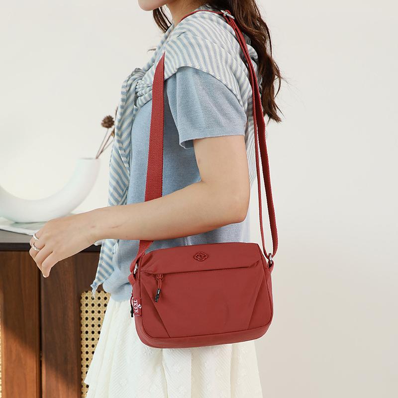 Vattentät Nylon Crossbody-väska med Flera Fickor Casual Axelväska för Kvinnor