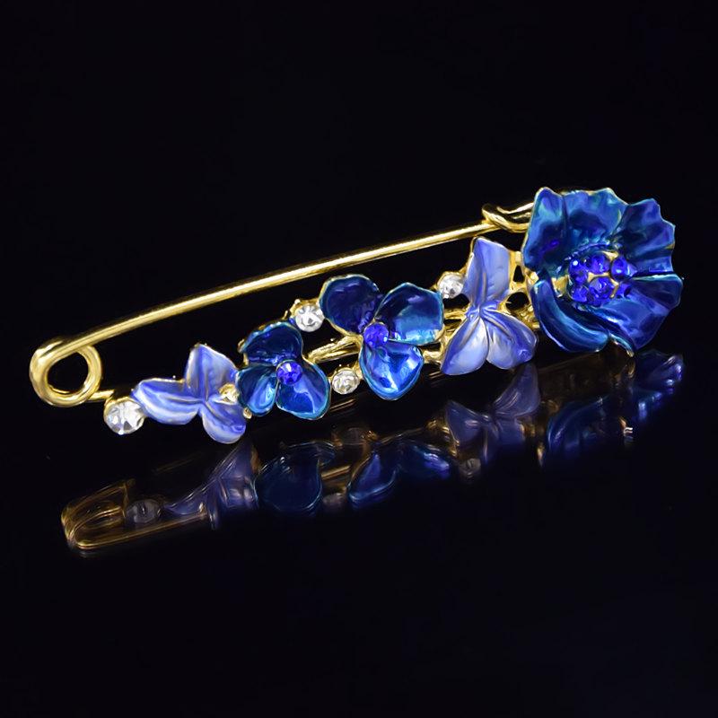 Elegant Tulip Flower Oil Painting Brooch: Versatile Pin for Dress, Scarf, or Sweater