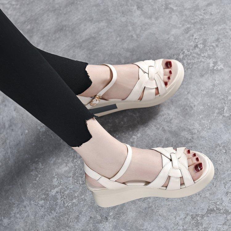 Horse shoes sandals women's summer 2025 new woven wedge heel thick sole non-slip retro one-word buckle belt women's sandals