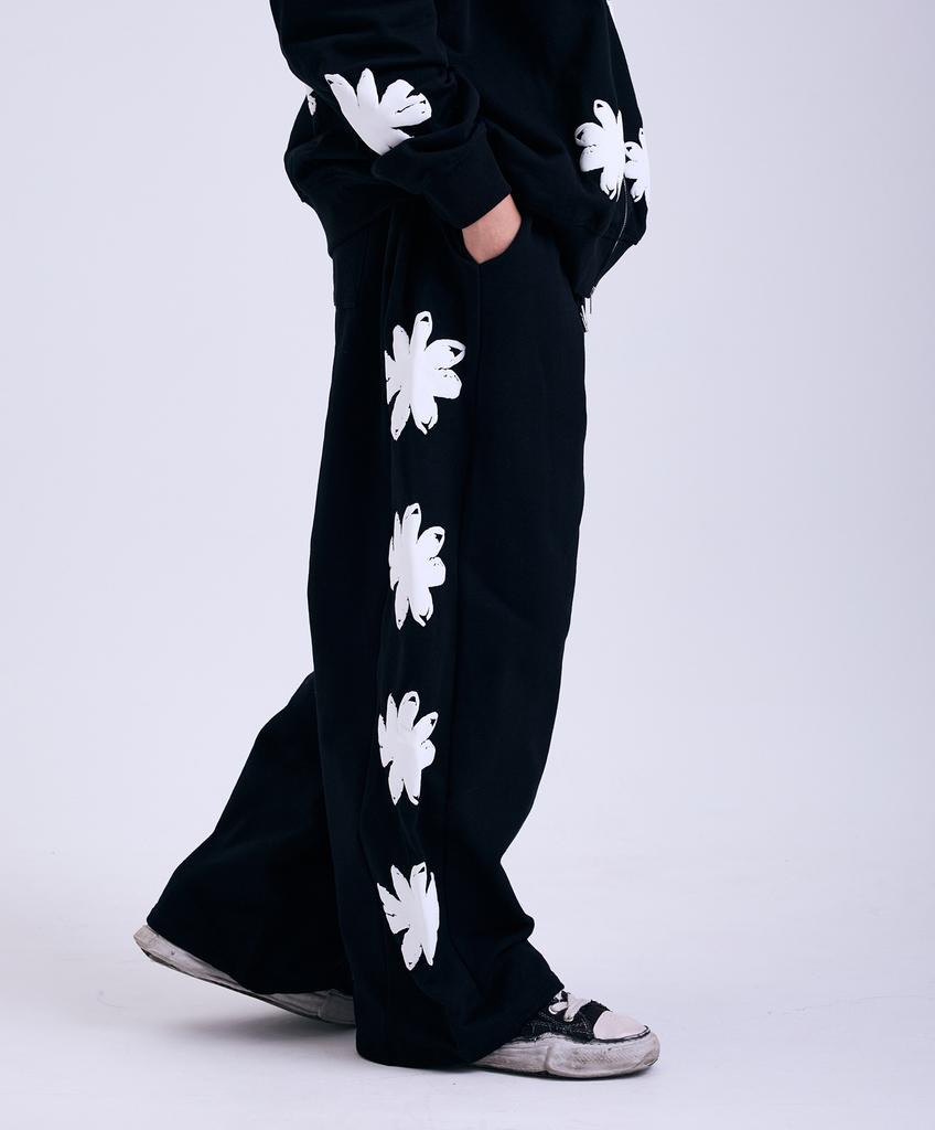 MISTER CHILD Spray Flower Sweatpants Black