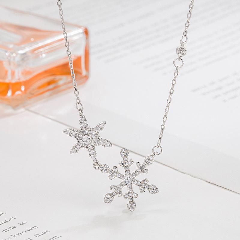 Ladies Fashion Crystal Snowflake Pendant Necklace Jewelry