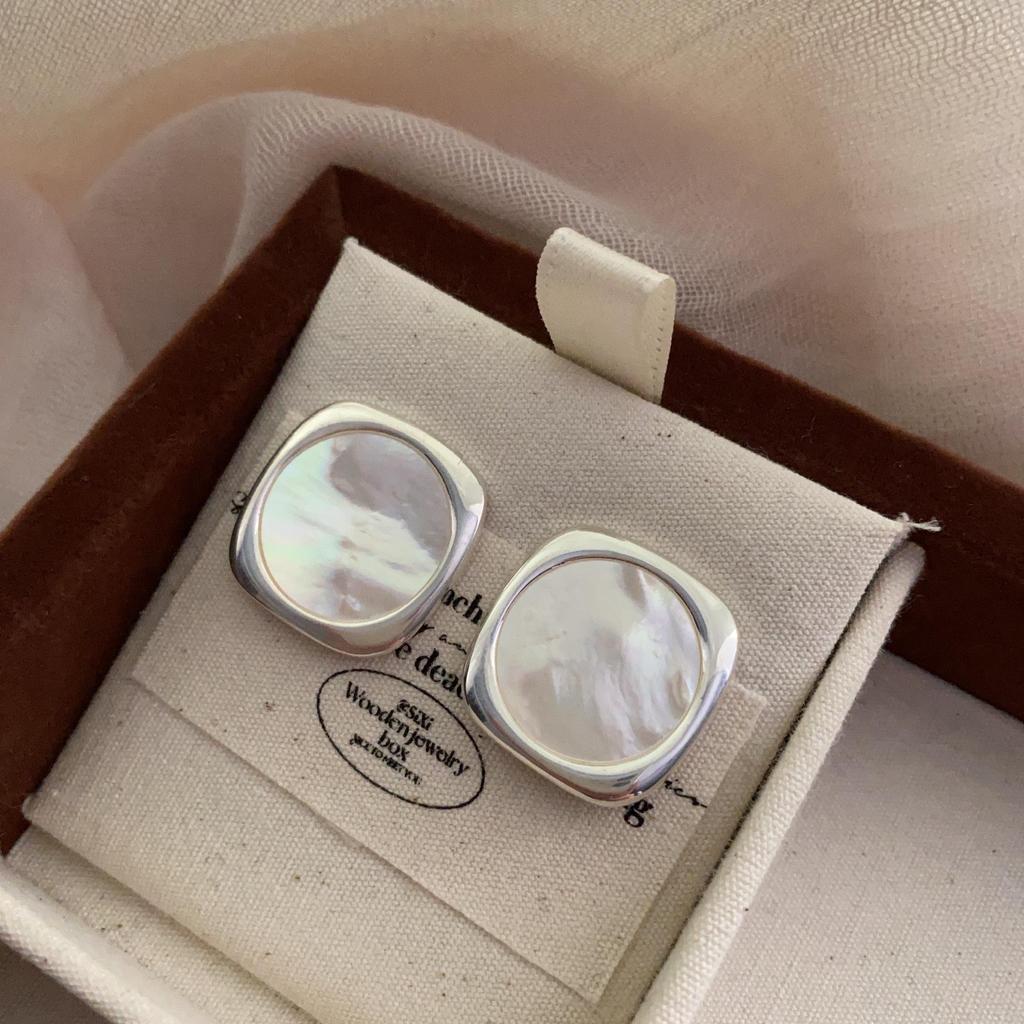 Exquisite High-End Stud Earrings Stickers, Four-Leaf Jewelry, Niche Design, Versatile Commuter Temperament Earrings