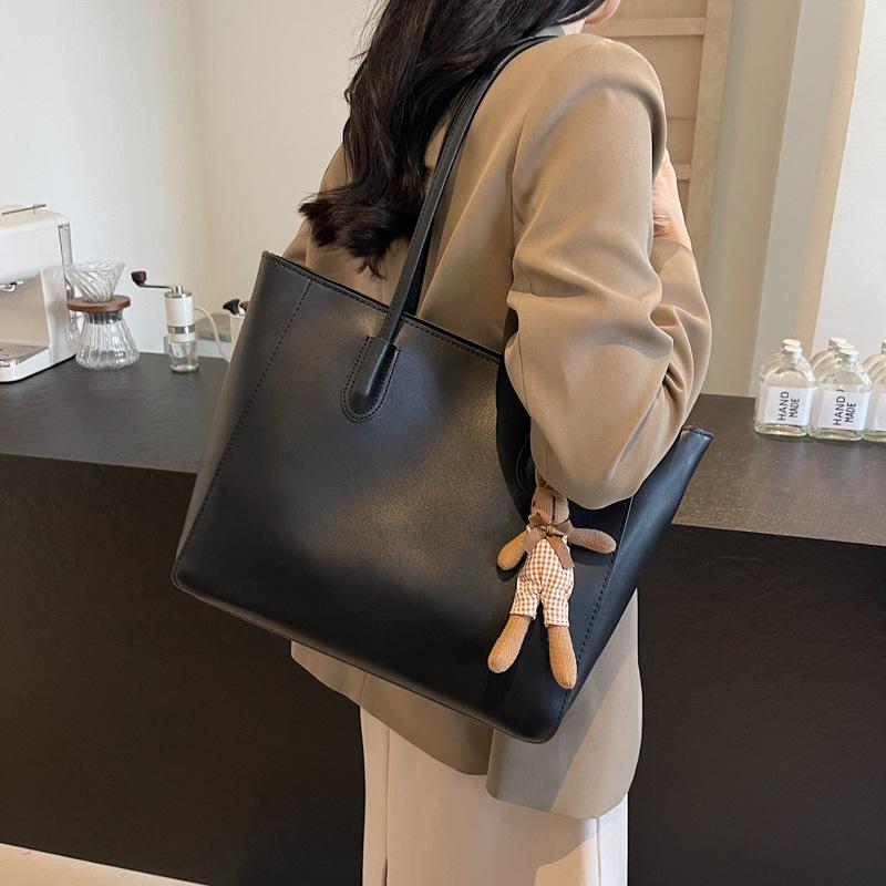 Commuter Retro Large-capacity Bag Women's 2025 New Leather Versatile Shoulder Bag High-end Portable Tote Bag