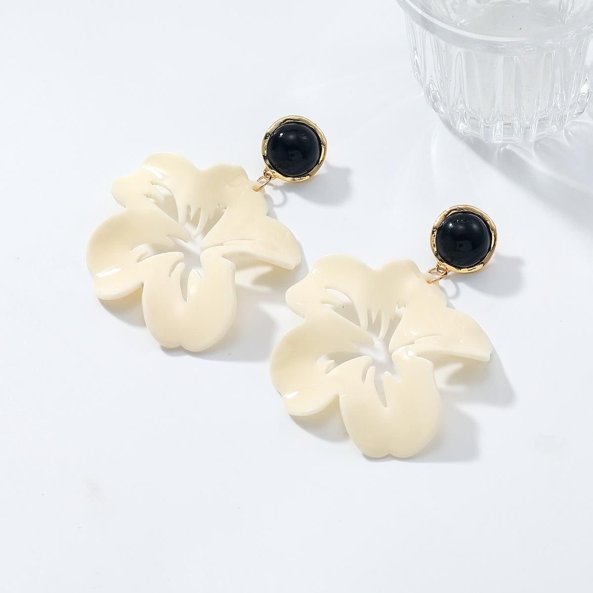 

Модные серьги-подвески для женщин белый