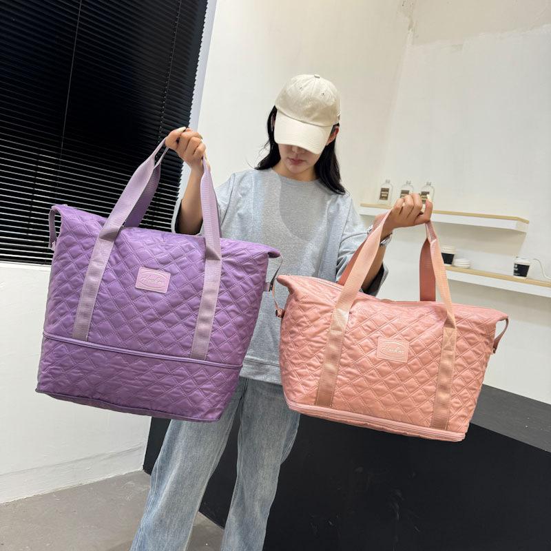 Expandable outing, large capacity, fashionable diamond lattice handbag, wet and dry separation sports fitness bag, can be set with a pull bar