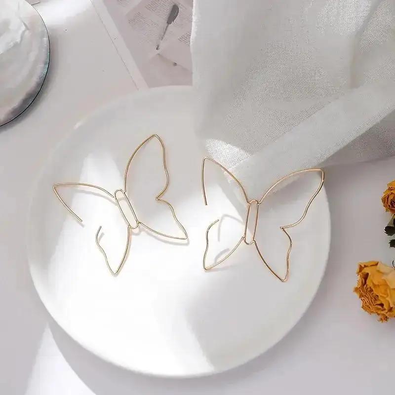 

Серьги-кольца с силуэтом бабочки в корейском стиле для женщин, преувеличенный абстрактный контур, шикарные ювелирные аксессуары для подарков ear studs