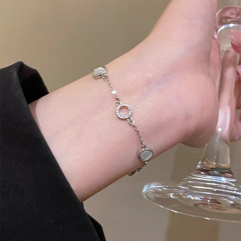 Bracelet Perle Irregulière Forme Spéciale Française Bracelet Femmes Niche Luxe Léger Exquis Doré Demi-Bracelet Bracelet Accessoires