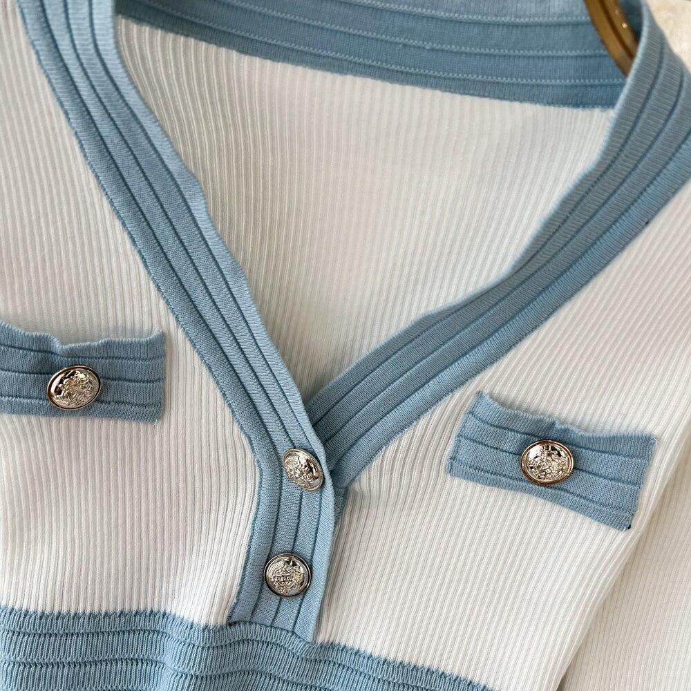 Herbst und Winter V-Ausschnitt Kontrastfarbe Schlanker Strickpullover Oberteil Hohe Taille A-Linie Faltenrock Mode Zweiteiliges Set