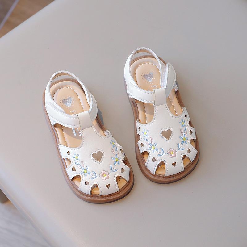 Children's sandals summer new girl shoe embroidered princess shoes soft sole anti slip girl sandals versatile girls' single shoe