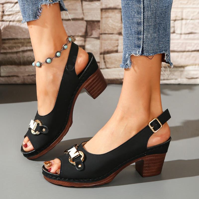 Fashion Summer New Chunky Sandals Women Fashion Round Head Open Toe Metal Buckle with A Line Waterproof Platform High Heels