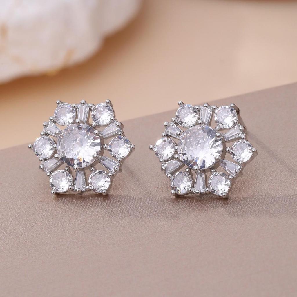 Korean-Japanese Style Zirconia Snowflake Flower Stud Earrings - Light Luxury Niche Design