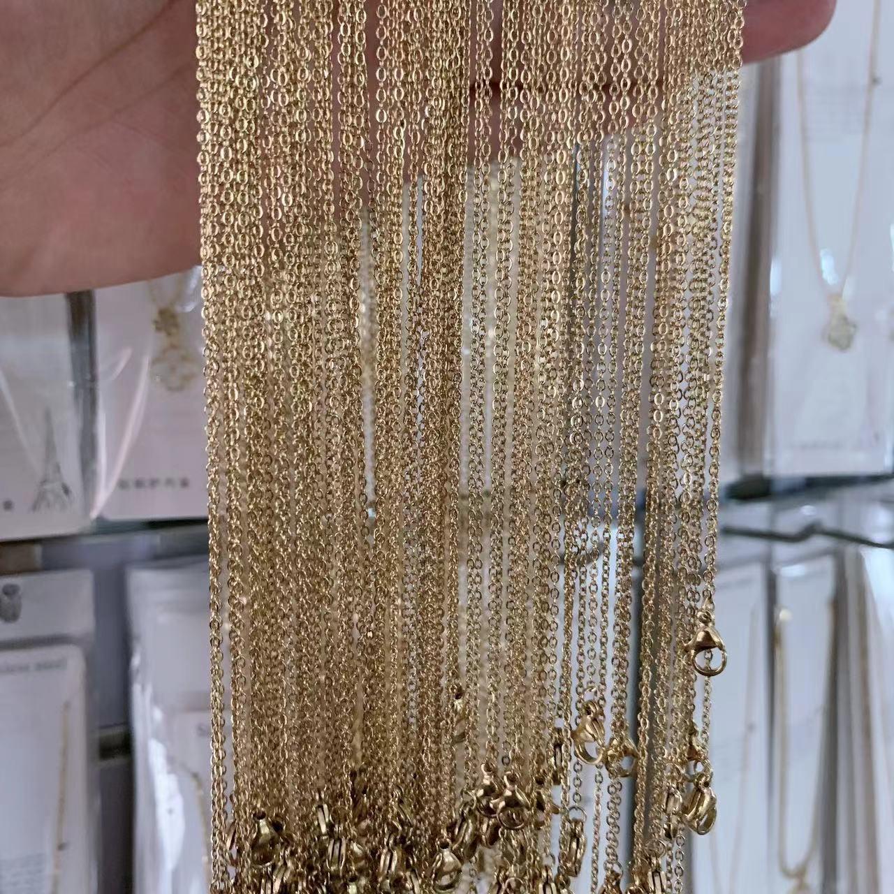 European & American Fashion Titanium Swan Pendant Necklace for Women - Light Luxury Clavicle Chain