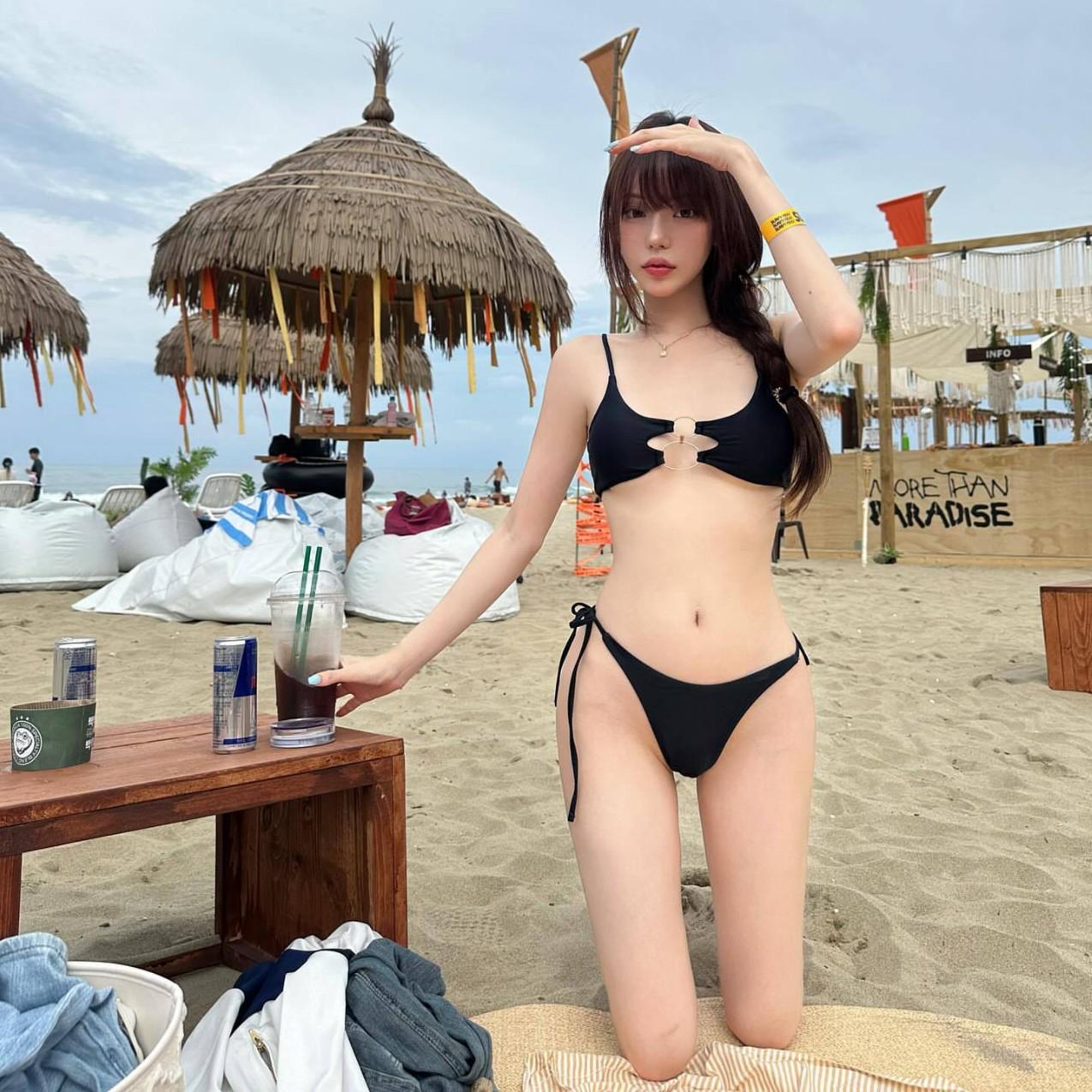 

Элегантный черный корейский бикини-купальник на бретелях с разрезом: Новый купальник для похудения для женщин. Идеально для отпуска, пляжа или горячих источников. M чёрный