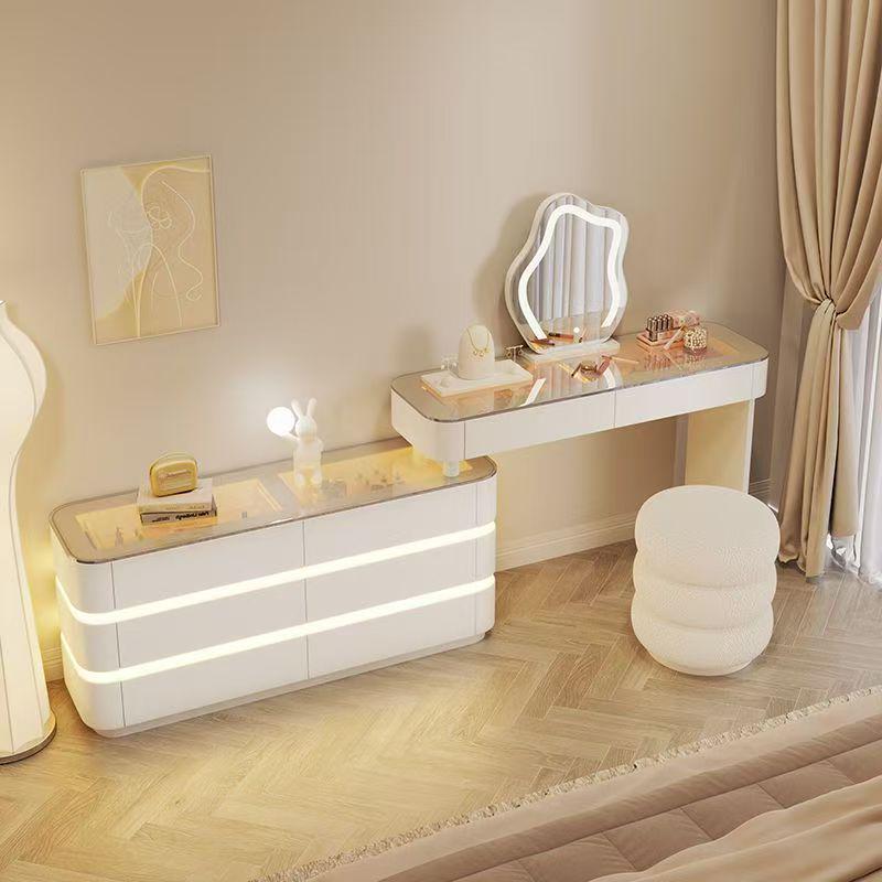 Elegant Solid Wood Vanity Table with Integrated Mirror and Drawers for Bedroom