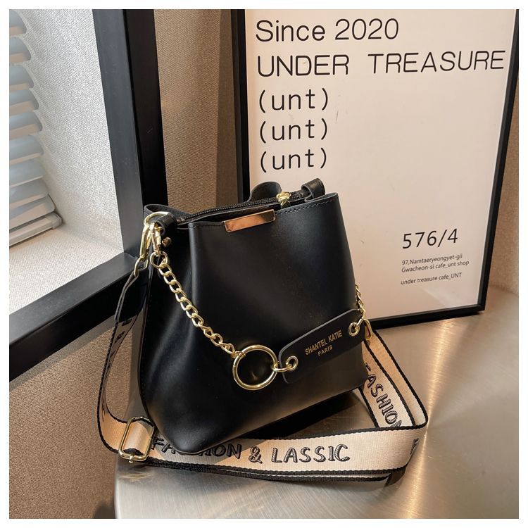 Popular Bag Women's Large-capacity New Fashionable Broadband Shoulder Messenger Bag Autumn and Winter Retro Texture Bucket Bag