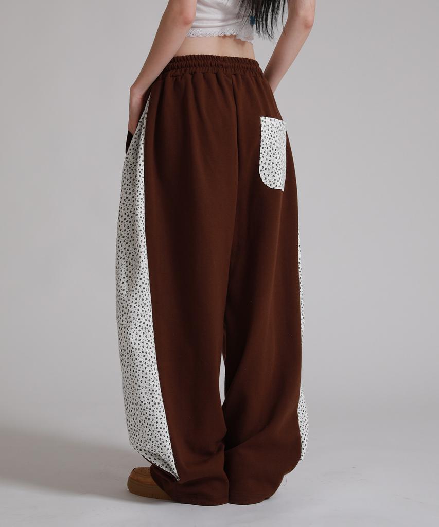 LIKE THE MOST Two-Tuck Flower Pocket Side Pattern Overpants_Brown