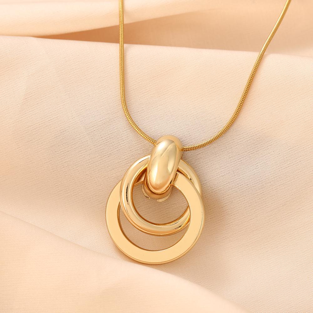 Elegant European & American Luxurious Geometric Twist Earrings & Necklace Set