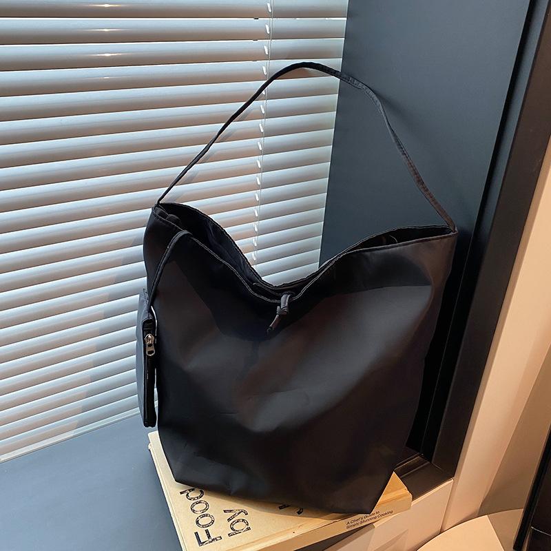 2025 New Lazy Wind Pleated Shoulder Strap Bag Women Ins Niche Large-capacity Casual Versatile Shoulder Messenger Bag