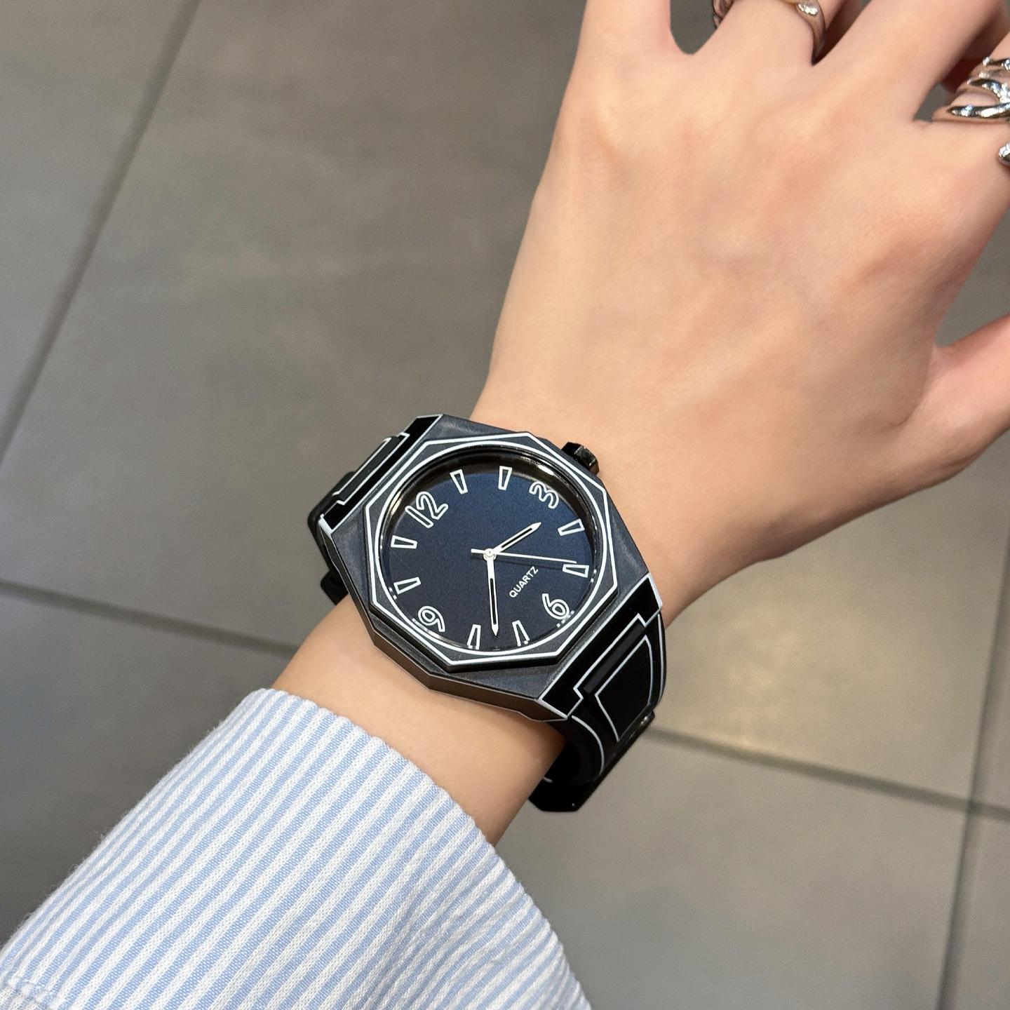 

Watches, Men S And Women S Luminous Couple S Watches, Comic Style, Junior High School Students, High Value Two-Dimensional Girls Quartz Watches