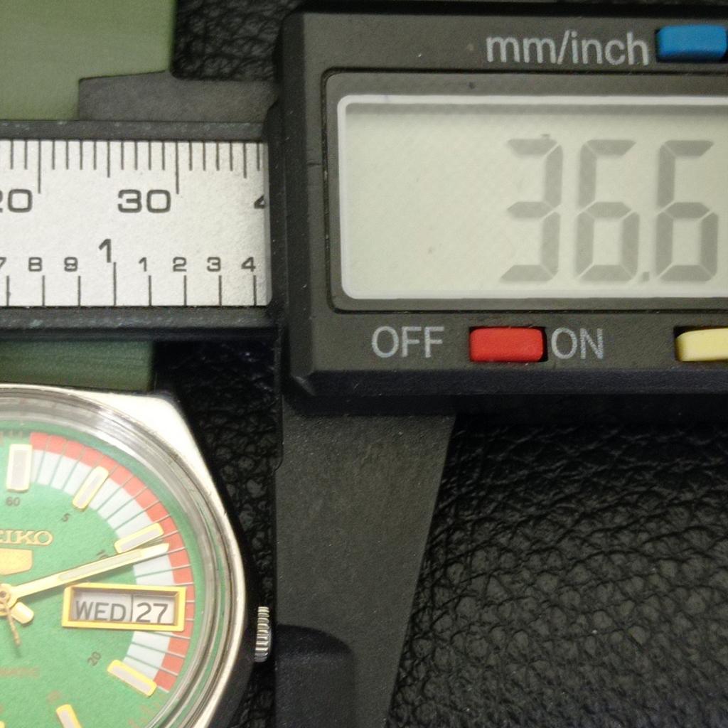 Seiko 5 AUTOMATIC VINTAGE JAPAN MENS GREEN COLOR DIAL WATCH A701561-5 R206b-a701561