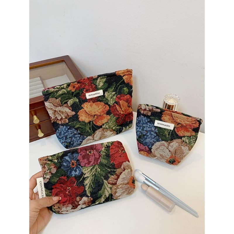 Large Capacity Travel Makeup Bag Vintage Cosmetic Pouch Portable Toiletry Organizer for Women Minimalist Clutch for Skincare Storage