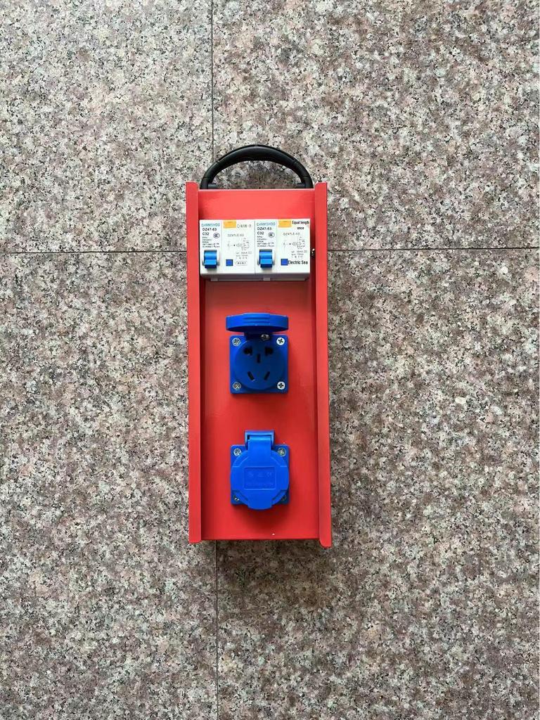 Compact Industrial Power Strip with RCD and Display for Construction Sites