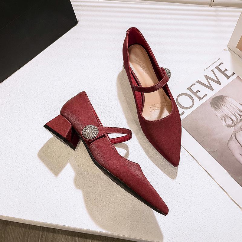 

French pointed low-heeled single shoes women s 2025 new French one-word strap Mary Jane women s shoes thick heel red wedding shoes 34 бордовый