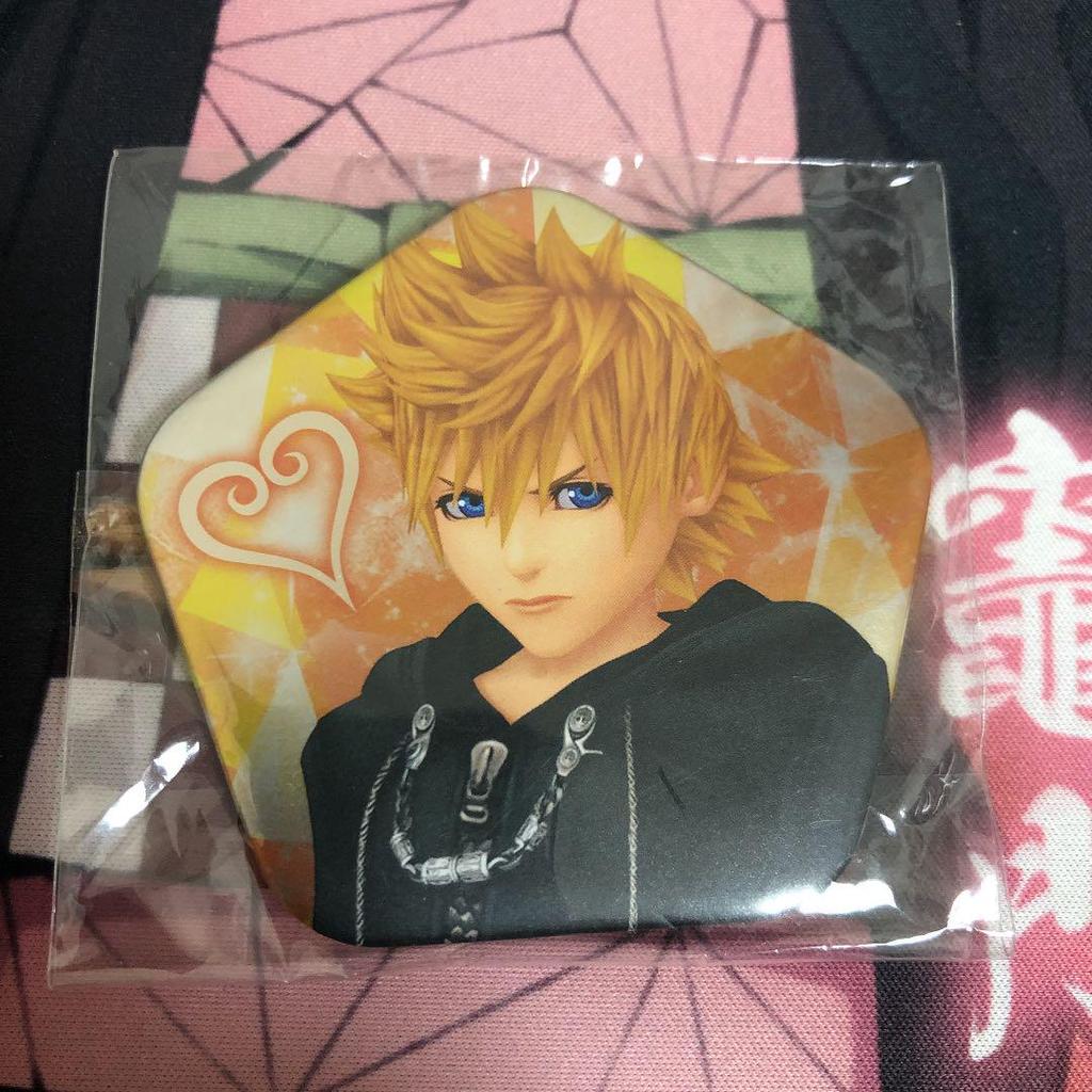 [USED] Super rare Kingdom Hearts Roxas pentagonal badge