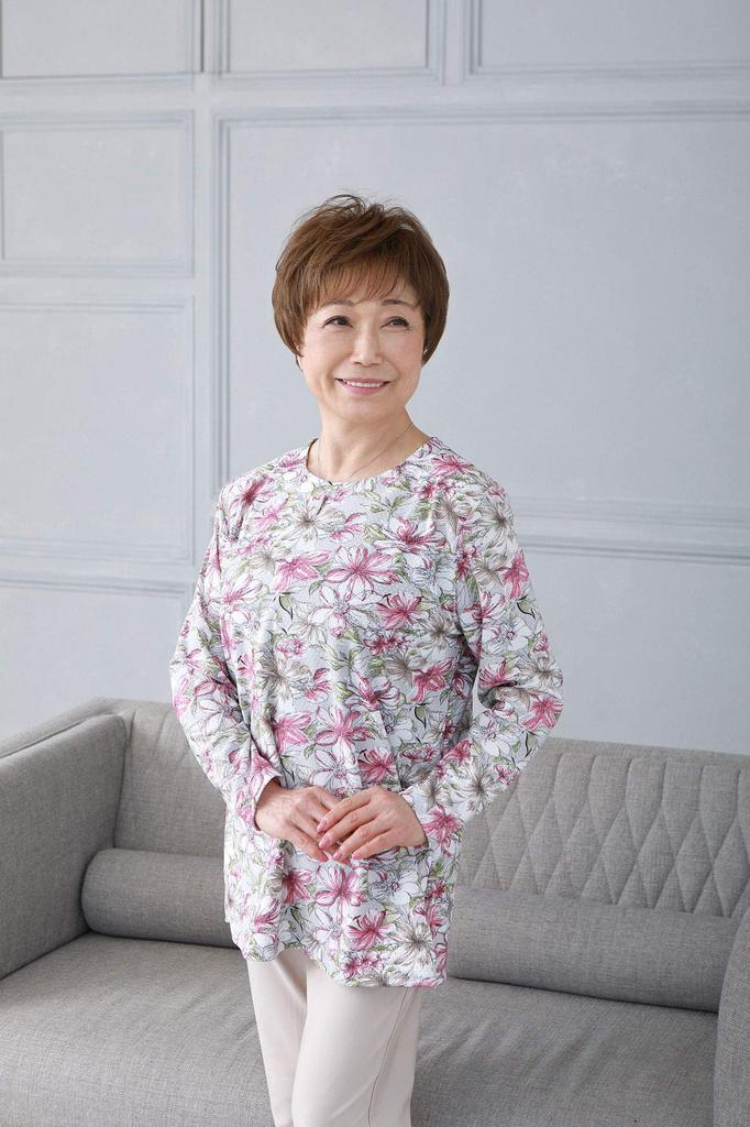 Priscilla Mrs. 6-minute Wig, Feather Curl Half, 116 Tab, Ash Brown