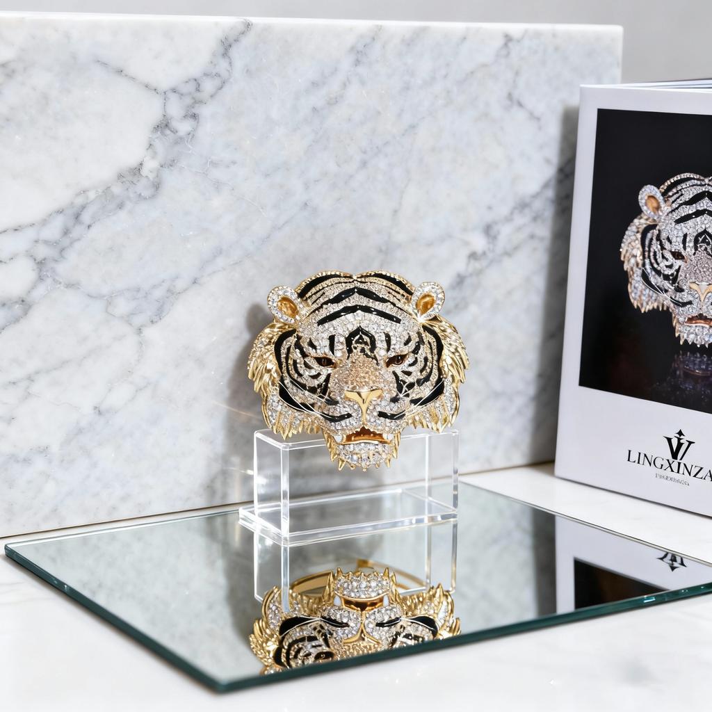 Luxus Vergoldete Kupfer Tigerkopf Brosche, Voll Besetzt mit Zirkonia Kristall Tier Anstecknadel für Herren Damen Anzug Accessoire