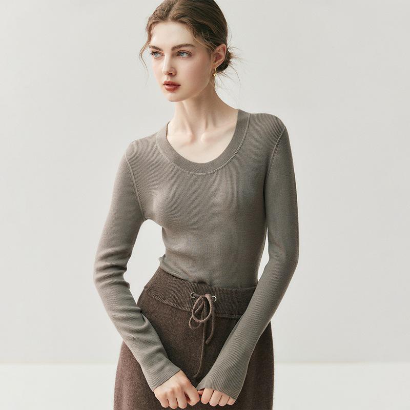 100% Wool Slim Fit U-Neck Seamless Knitted Sweater