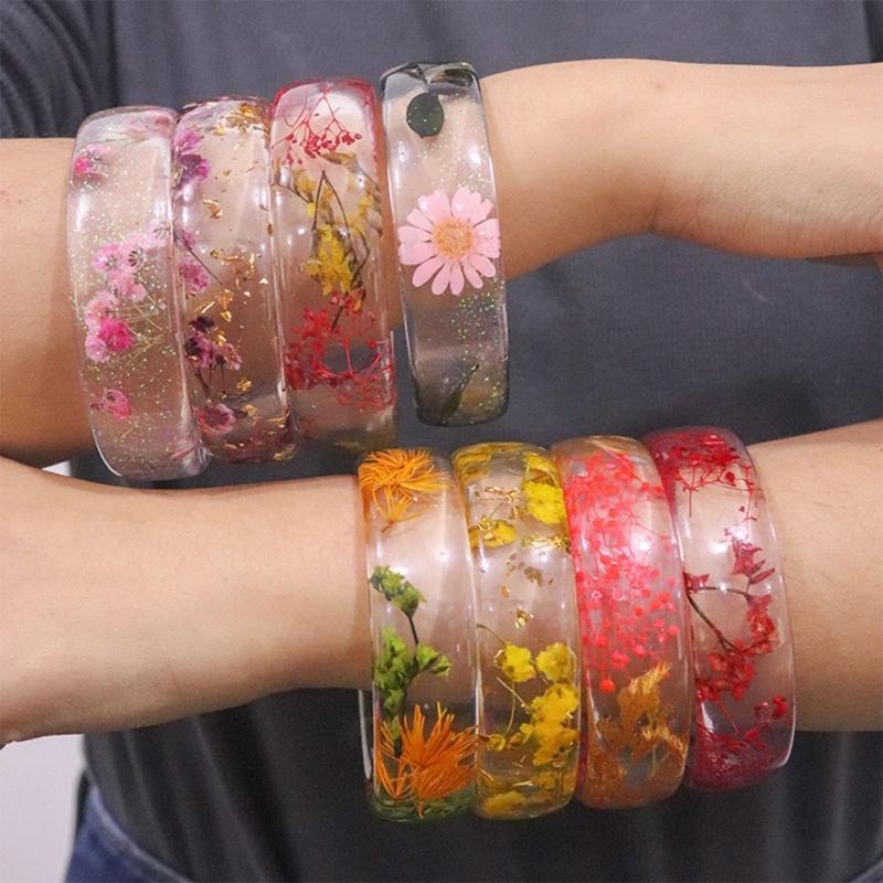 Elegant Resin Bangle With Preserved Flowers Comfortable Dried Flower Wristband For Women Fashion Jewelry Gift