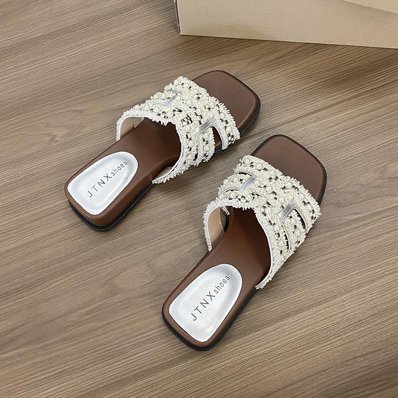 Pearl French holiday cool slippers women's summer wear 2025 new flat-bottomed non-slip with skirt gentle one-word slippers