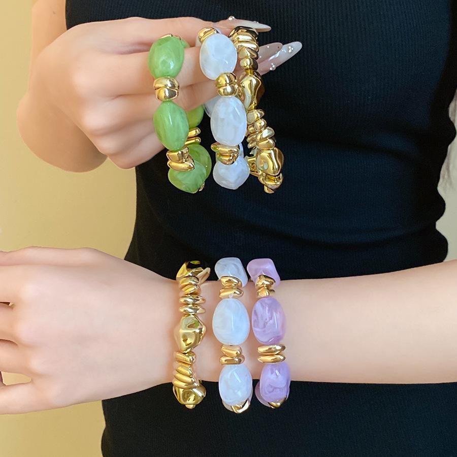 Gold-Plated Retro Geometric Acrylic Bracelet - Elegant, Simple Hand Jewelry for Women