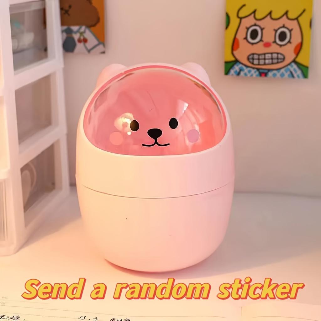 

A Small, Adorable Desktop Trash Bin Suitable for Home, Dorms, Or Office Use, Featuring a Lid And Can Also Serve As a Pen Holder розовый