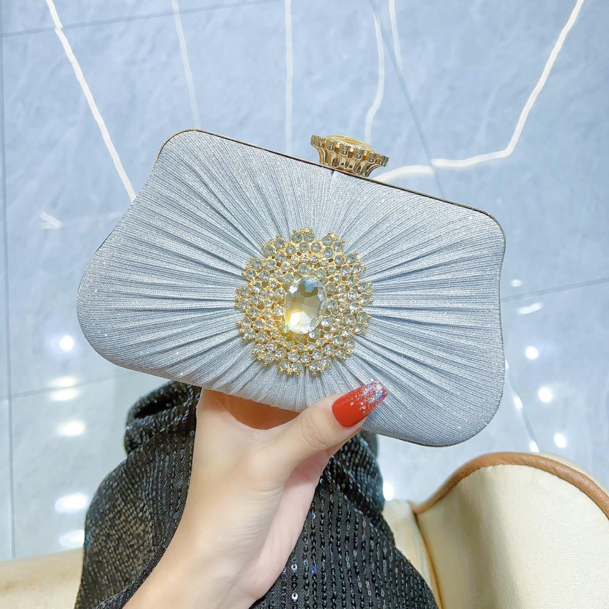 

Элегантная плиссированная вечерняя сумочка со стразами для свадеб и вечеринок серебряный