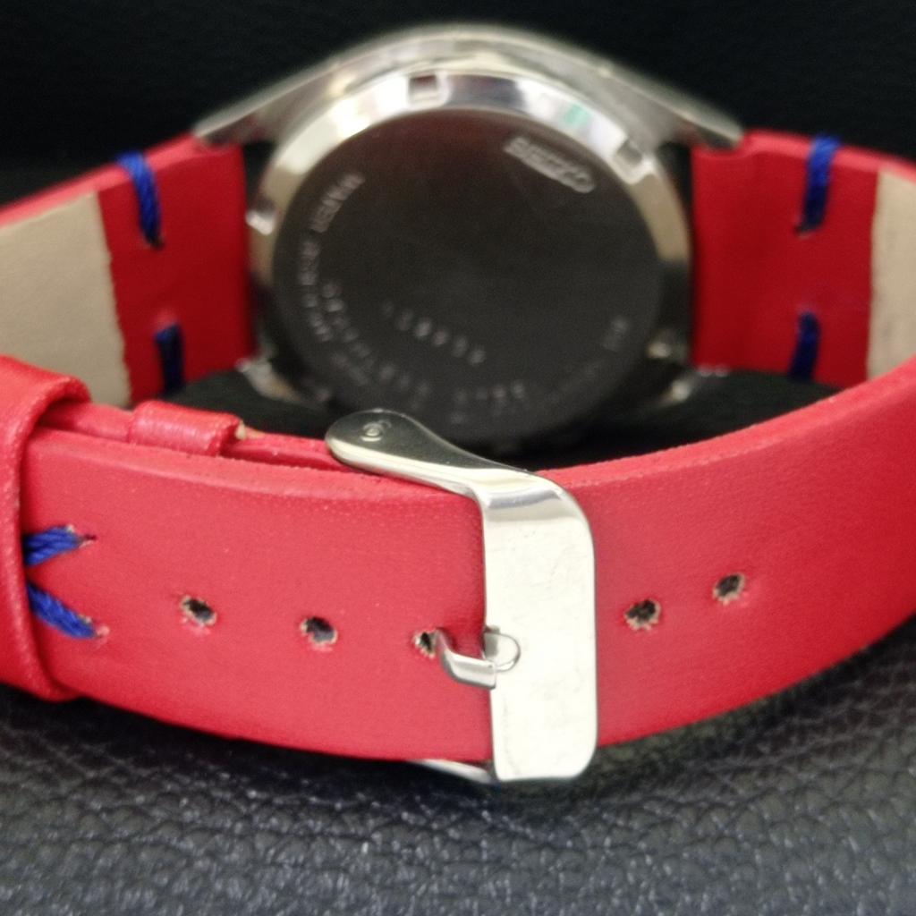 JAPAN VINTAGE SEIKO 5 AUTOMATIC 7005A MENS WHITE COLOR DIAL WATCH a702304-5