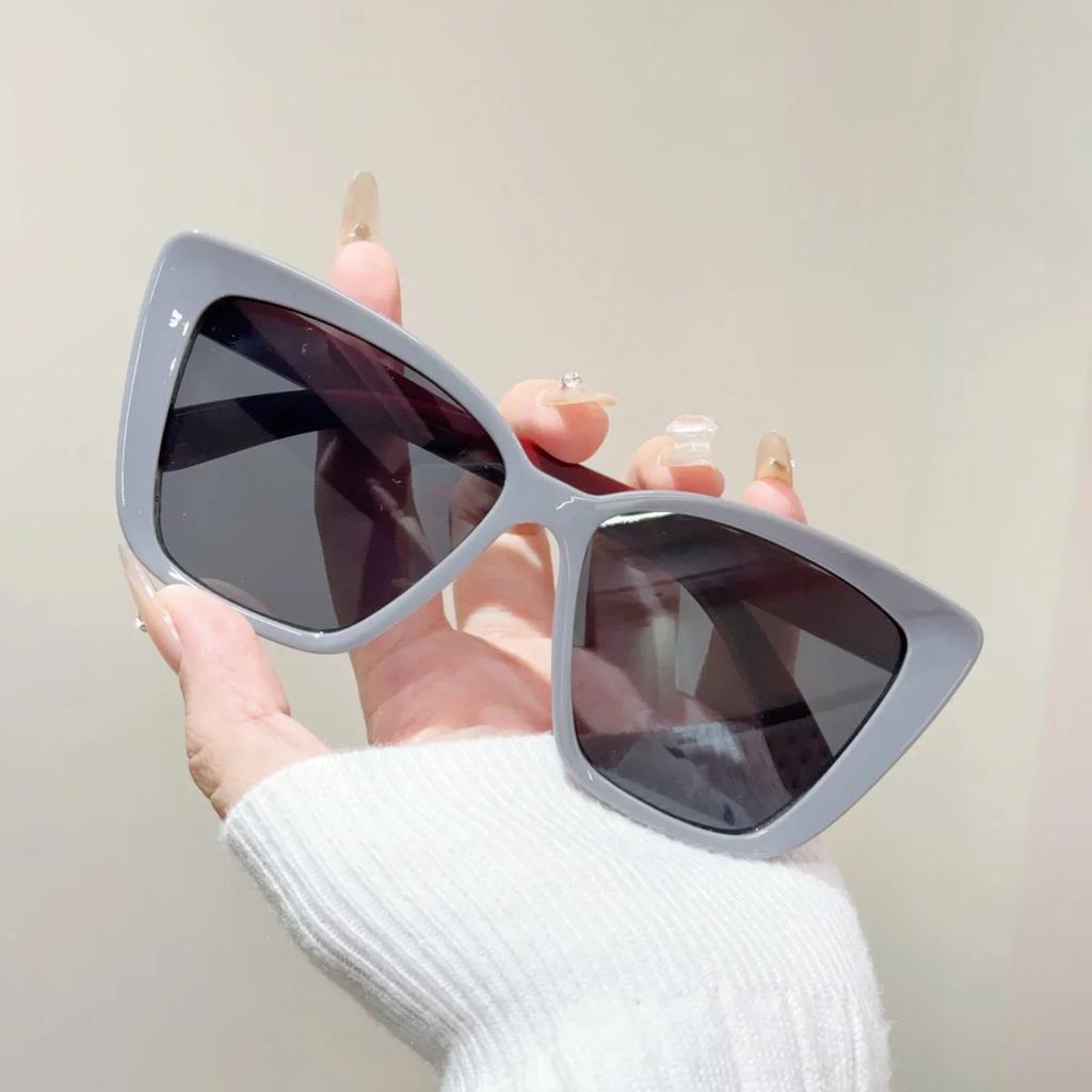 Trendy Large Frame Cat Eye Sunglasses for Women Men Retro Square Sun Glasses UV400 Protection Goggle Fashion Eyewear Shades