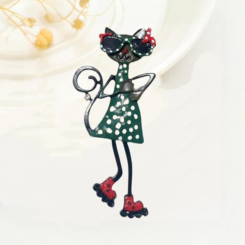 Schicke Kätzchenbrosche mit Punkten: Stilvolle Tierbrosche für vielseitige Mode und Eleganz